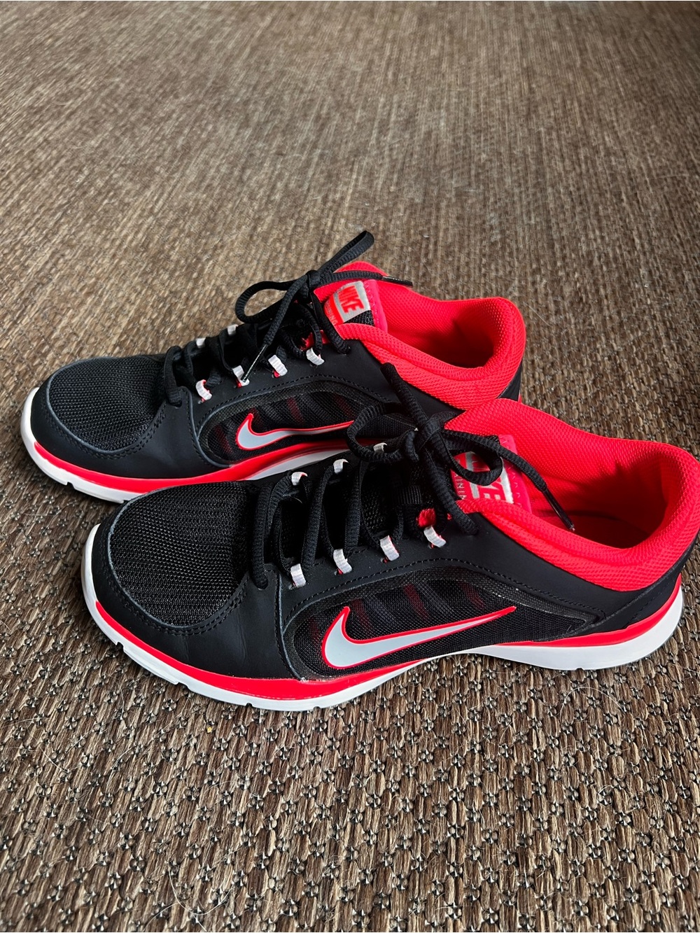 Nike Flex Trainer 4 Black Red Women’s Size 8